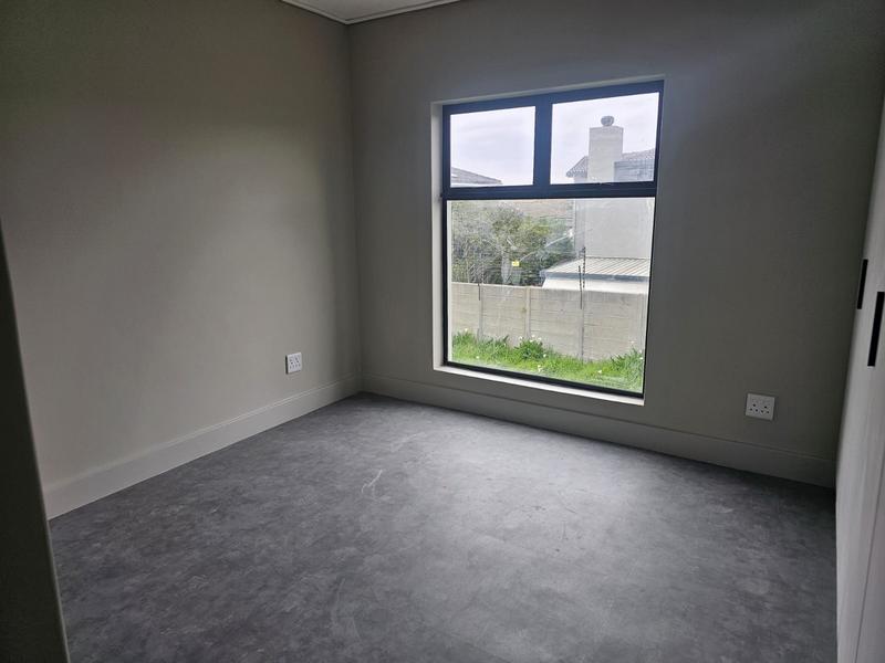 To Let 3 Bedroom Property for Rent in Uitzicht Western Cape
